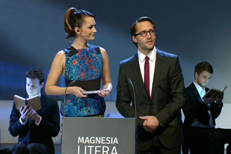 Moderátorská dvojice udílení cen Magnesia Litera 2014 Daniela Písaovicová a Jií Havelka.