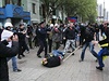 Prorutí radikálové napadají úastníky ukrajinského pochodu