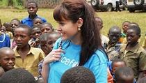 Pavla Gomba se školáky ve rwandském Ruhengeri. Pavla Gomba se školáky ve rwandském Ruhengeri.
