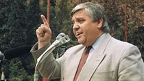 Miroslav Štěpán, toho času generální tajemník Strany československých komunistů, ještě v plné síle řeční v Ústí nad Labem při oslavách 1. máje 1996. Miroslav Štěpán, toho času generální tajemník Strany československých komunistů, ještě v plné síle řeční v Ústí nad Labem při oslavách 1. máje 1996.