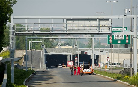 Stavební firma Metrostav po tém pti msících obnovila  práce na praském tunelu Blanka. Snímek je z vyústní tunelu v Troji.