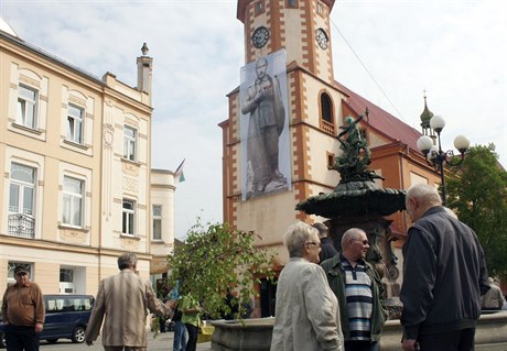 Kostelní v na Starém námstí v Sokolov pokrývá od 1. kvtna desetimetrová...