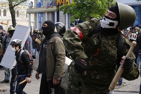 Prorutí radikálové v Odse se stetli s píznivci ukrajinské vlády.