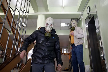 Prorutí separatisté v budov radnice v Mariupolu.