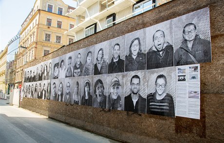 Praha se letos poprvé zapojila do projektu Inside Out streetartového umlce pracujícího pod pseudonymem JR.