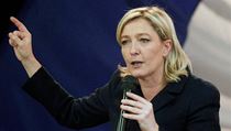 Marine Le Penová a její Národní fronta jsou v zahraniční politice unisono proruští – a schvalují ruskou agresi vůči Ukrajině. Marine Le Penová a její Národní fronta jsou v zahraniční politice unisono proruští – a schvalují ruskou agresi vůči Ukrajině.