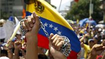 Protivládní protesty ve venezuelském Caracasu. Protivládní protesty ve venezuelském Caracasu.