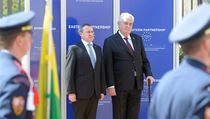 Dvoudenní summit Východního partnerství začal 24. dubna v Praze. Na snímku jsou prezident Miloš Zeman (vpravo) a ukrajinský ministr zahraničí Andrij Deščycja. Dvoudenní summit Východního partnerství začal 24. dubna v Praze. Na snímku jsou prezident Miloš Zeman (vpravo) a ukrajinský ministr zahraničí Andrij Deščycja.