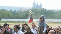 Muslimové žijící v Čechách se 2. května sešli poblíž ministerstva vnitra na Letné k protestní modlitbě kvůli nedávnému policejnímu zásahu v objektech Islámské nadace v centru Prahy. Muslimové žijící v Čechách se 2. května sešli poblíž ministerstva vnitra na Letné k protestní modlitbě kvůli nedávnému policejnímu zásahu v objektech Islámské nadace v centru Prahy.