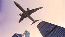 Letadla při přistání létají opravdu nízko na městem. Hongkong | na serveru Lidovky.cz | aktuální zprávy