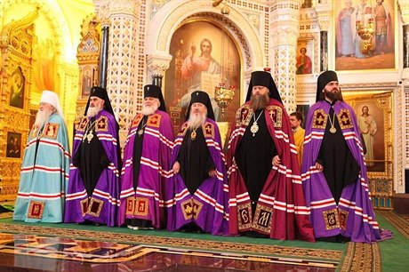 Tento snímek ruských duchovních byl publikován na sociální síti Twitter s...