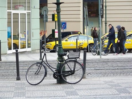 Cyklist v Praze ubylo, ale jen papírov, zlodji toti ukradli sítae.