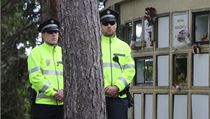 Pohřbu přihlíželi i policisté | na serveru Lidovky.cz | aktuální zprávy