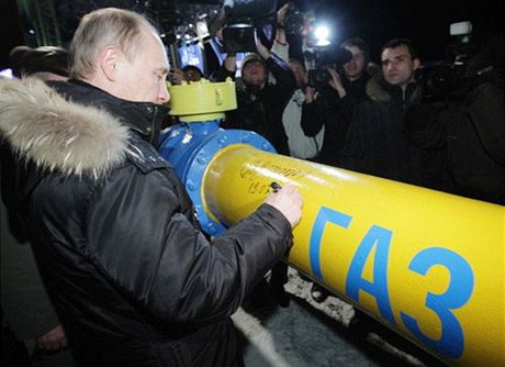 Vladimir Putin na návtv msta Juno-Sachalinsk na Dálném východ.