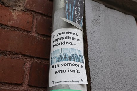 "Pokud si myslíte, e kapitalismus funguje, zeptejte se nkoho, kdo nepracuje"....