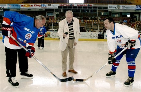 Dárius Rusnák (vpravo) a slovenský prezident Ivan Gaparovi (uprosted) na...