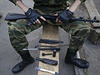 Ozbrojenec na vchod Ukrajiny (ilustran snmek).