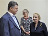 Petro Poroenko s Madeleine Albrightovou.