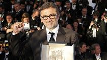 Režisér Nuri Bilge Ceylan se Zlatou palmou, kterou obrdržel za snímek Zimní... | na serveru Lidovky.cz | aktuální zprávy