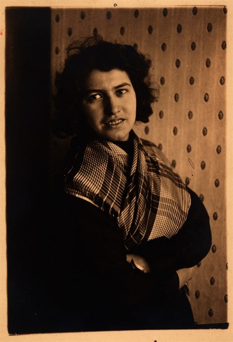 Portrét Dory Diamantové z roku 1925, pár msíc poté, co Kafka zemel (3....