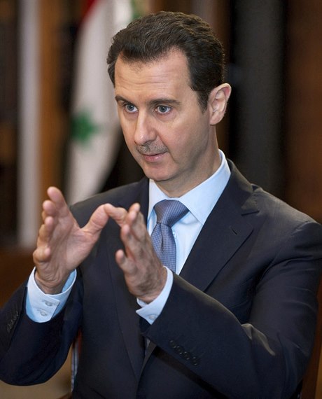 Znovuzvolený Asad vyhlásil amnestii. Propustil nejmén 800 Syan