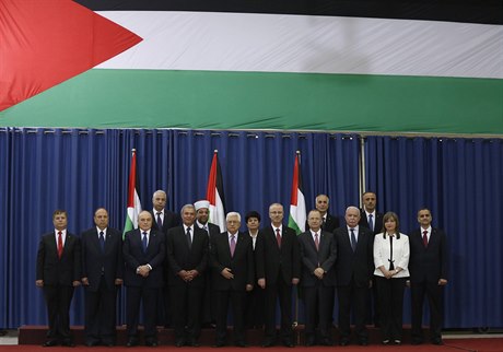 Palestinská vláda národní jednoty podporovaná hnutím Fatah a konkurenním...