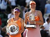 Malá a velká. Poraená finalistka Simona Halepová a vítzka Roland Garros Maria...