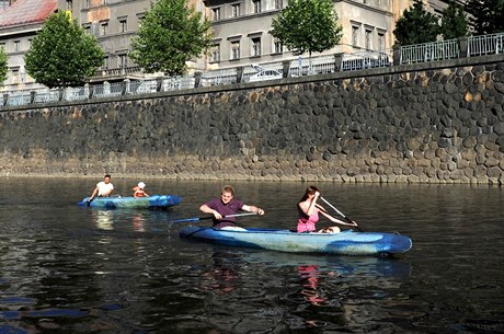 Pjovna lodk na náplavce 8.ervna, eka Radbuza, Plze