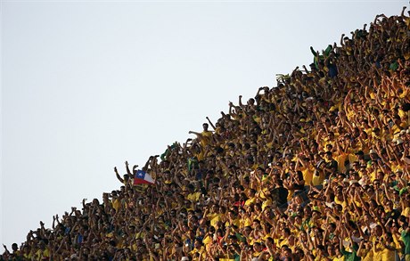 Masa brazilských fanouk na stadionu v Sao Paulu.