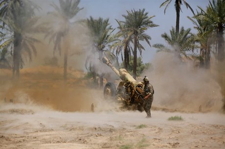 Boje mezi iráckou armádou a radikály z islamistické sít ISIL.