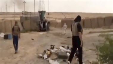 Tento zbr z videa publikovanho ve stedu Iraqi0Revolution, skupinou...