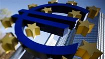 Krize vytváří tlak na změnu chování a úlohu centrálních bank, včetně Evropské... Krize vytváří tlak na změnu chování a úlohu centrálních bank, včetně Evropské...