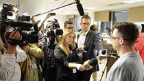 Novinář Marcin Dzierzanowski (vpravo) z týdeníku Wprost na tiskové konferenci o... | na serveru Lidovky.cz | aktuální zprávy
