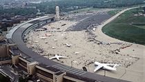Berlínské letiště Tempelhof v roce 1984. Berlínské letiště Tempelhof v roce 1984.