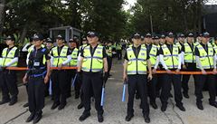 Zátah jihokorejské policie v sídle Evangelické baptistické církve v Anseongu.