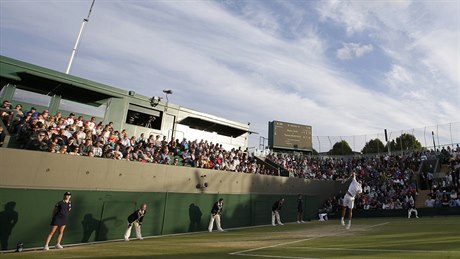 Servírující Tomá Berdych.