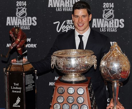 Ted Lindsay Award, Art Ross Trophy, Hart Trophy. To ve posbíral bhem...