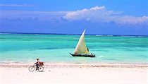 Pláž Nungwi je jedním z mála míst, kde si můžete zaplavat i během dne. Zanzibar | na serveru Lidovky.cz | aktuální zprávy