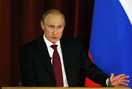 Vladimir Putin pi projevu ped ruskými diplomaty