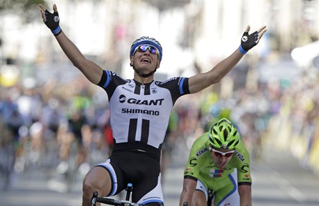 Nmec Marcel Kittel z týmu Giant-Shimano slaví vítzství v první etap 101....