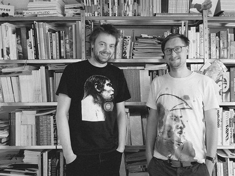 Grafití designéi Robert Jansa  (vlevo) a Petr Bosák ze studia...