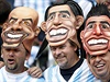 Píznivci Argentiny s obrovskými hlavami na svých hlavách.