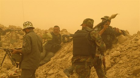Irácké jednotky válí s islámskými radikály.