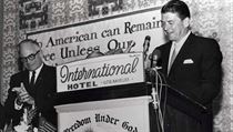 Ronald Reagan podpořil v Los Angeles v roce 1964 nominaci Barryho Goldwatera... Ronald Reagan podpořil v Los Angeles v roce 1964 nominaci Barryho Goldwatera...