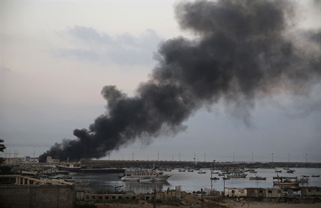 Kou nad Gazou po sérii explozí. (ilustraní foto)