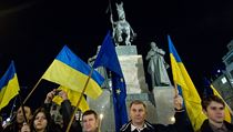 Na podporu revoluce. Na Václavském náměstí v Praze demonstrovalo 20. února... Na podporu revoluce. Na Václavském náměstí v Praze demonstrovalo 20. února...