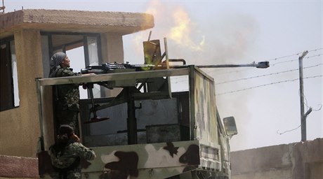 Kurdské jednotky v irácko-syrském pohranií útoí na islámské radikály.