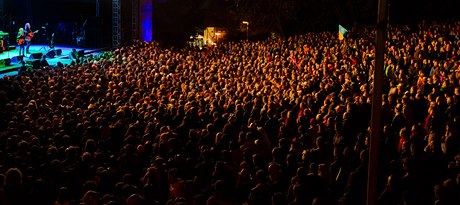 Veerní koncerty hlavních hvzd festivalu Trutnoff sledují obvykle tisíce fanouk. Letos si moná budou muset dát pauzu.