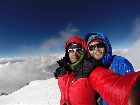 Radek Jaro a Jan Trávníek na vrcholu K2.