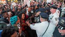 Střety mezi demonstranty a policisty ve Fergusonu. | na serveru Lidovky.cz | aktuální zprávy